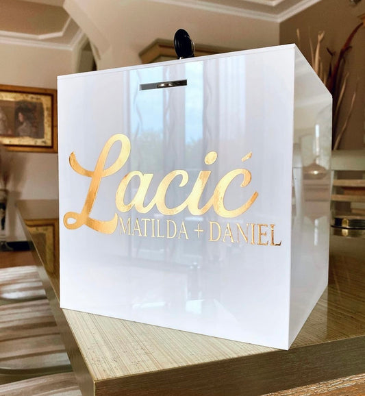 Bijela kutija za kuverte "Prezime"